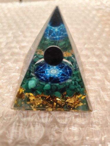 Pyramide orgonite 5cm pierre - pyramide,