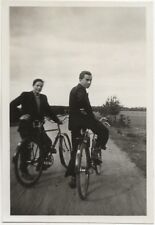 10/773 Photo - Jeune Hommes -