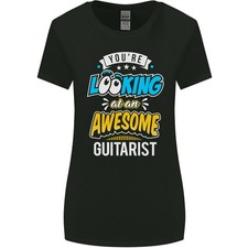 Looking At un Impressionnant Guitariste Guitare Femmes Plus Large Coupe T-Shirt