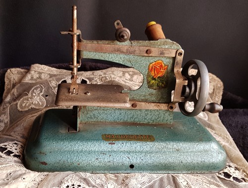Petite machine coudre - machine,