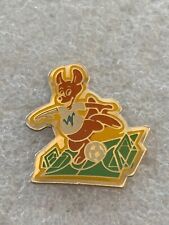 pin's mascotte walibi mascot parc d'attraction foot football soccer