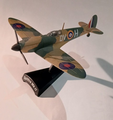 Avion combat plomb - avion,