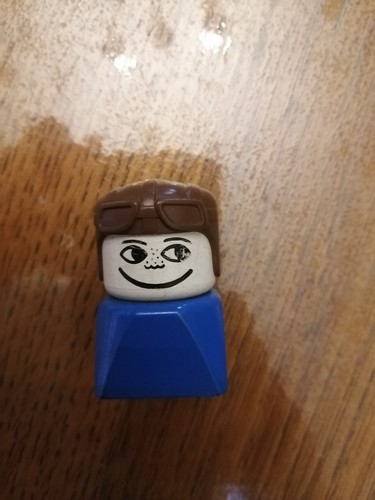 Duplo personnage aviateur