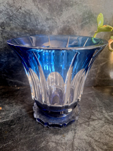 Vase bleu cristal taillé - en,