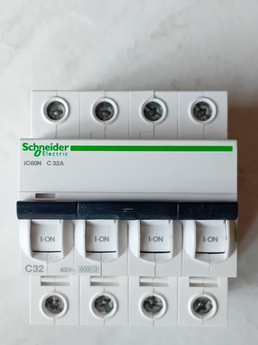 Disjoncteur schneider electric - disjoncteur,