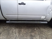 MARCHE PIED AVD NISSAN NAVARA