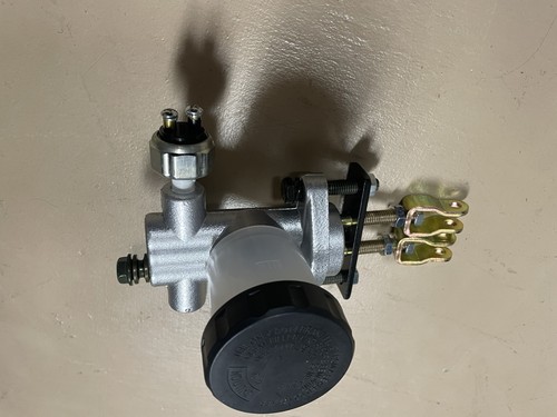 Brake master cylinder for - brake,