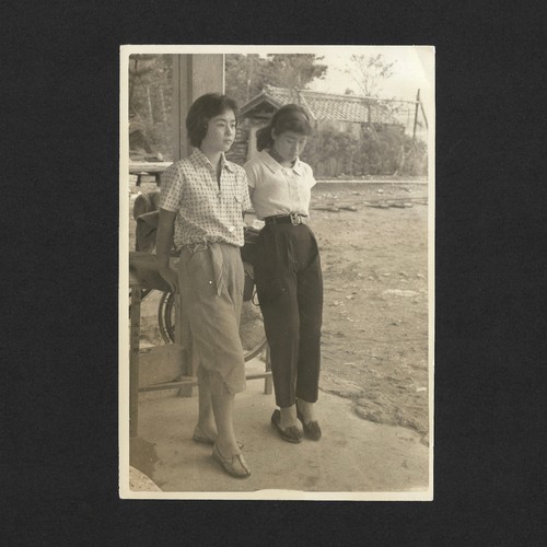 Deux jolies jeunes femmes