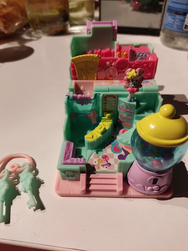 Polly pocket style shopkins - polly,
