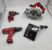 Lot De 4 Milwaukee Outils - Pièces / Réparation, Perceuse, Scie , Chargeur Non