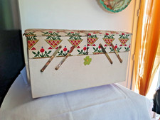 ANCIENNE BOITE À COUTURE EN