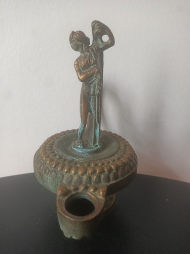 Lampe huile bronze déesse - huile,