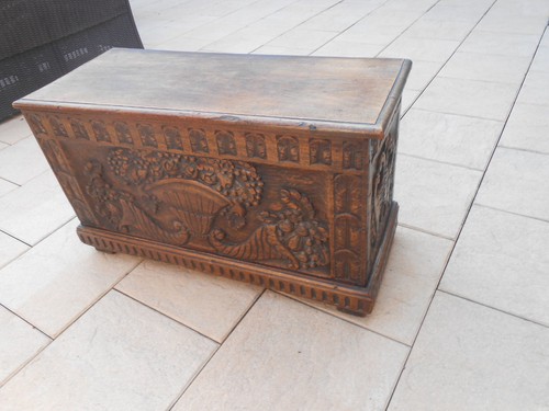 Ancien grand coffre - coffre, sculpte