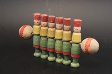 Jeu de quilles en bois peint