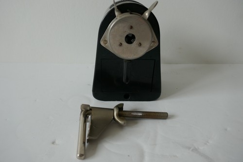 Ancien taille crayon - , en