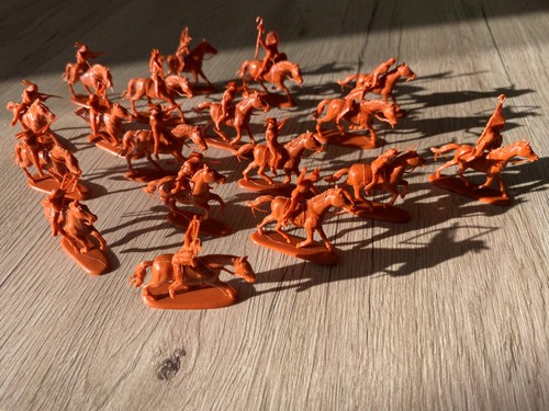 Lot figurines cavaliers - 36,