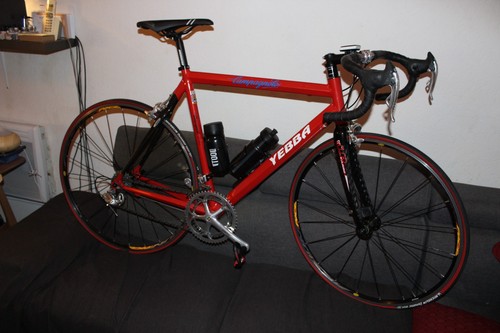 Superbe vélo route - route, yebba