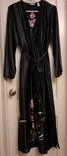 VALERIE STEVENS Size Med Black/Roses Satin Oriental WRAP STYLE ROBE 