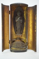 Statue en bois de Bouddha dans