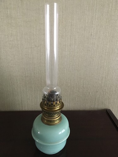 Tres ancienne lampe petrole - tres,