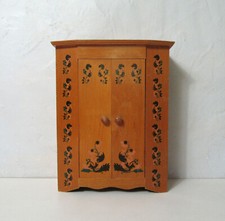 maison de poupée : armoire