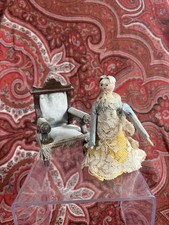 Ancienne poupée de maison de