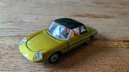 Mebetoys alfa romeo - 1/43,