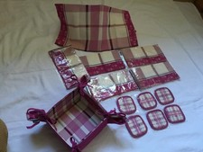 6 serviettes de table +