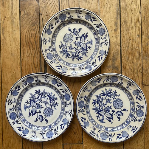Trois grandes assiettes