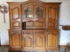 Très beau vaisselier des années 80 en bois massif chêne clair, bon état