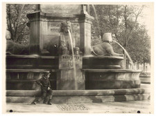 Albert Gilles, Paris, Child in front of the fountain of the Palmier Albert Gi Collection