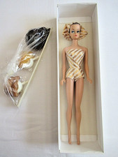 BARBIE 870 - ORIGINAL 1962 BARBIE FASHION QUEEN w/ SWEATSHIRT AND WIGS