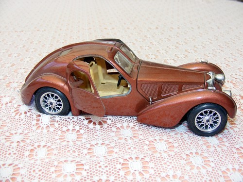 Jolie voiture bugatti marron - voiture,