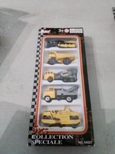 REDBOX. REF 64027. 5 BUILDING VEHICLES. BOX. NEW CONDITION