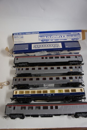 Coaches from hornby acho - 5,