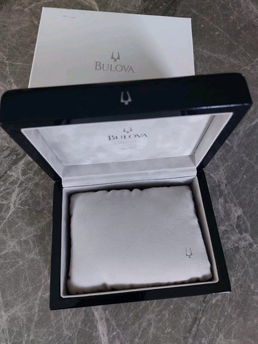 Neuf bulova watch box - watch,