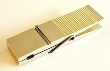 Grosse pince à linge en