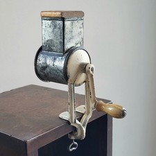 Râpe à Fromage de Comptoir