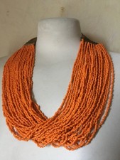 Collier multirangs perles de verre rocaille Ethnique couleur orange en TBE.