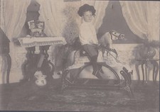 1890s Armoire Photo Jeune