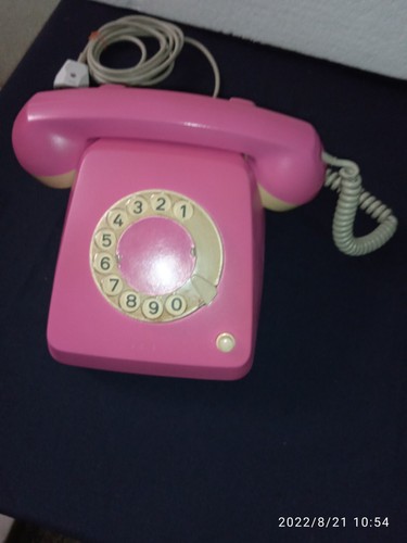 Vintage téléphone rose