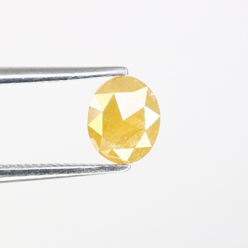 Diamant jaune taillé ovale