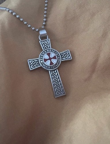Pendentif croix chrétienne - , en