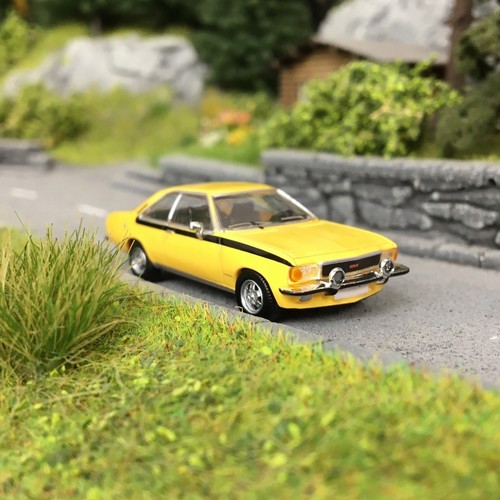 Opel commodore coupé jaune - b,