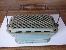 ANCIENNE CHAUFFERETTE/CHAUFFE PIEDS EN FONTE EMAILLEE VERT CELADON N°15