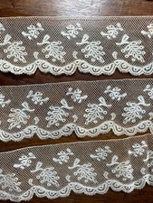 DENTELLE ANCIENNE -BEAU VOLANT