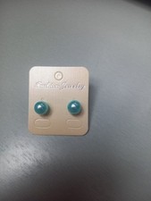 boucle d'oreilles clou métal argenté perle turquoise nacré diam 1 cm