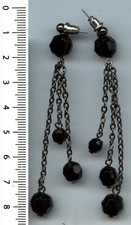 BOUCLES D’OREILLES, 3 chaines métal et boules noires facettées