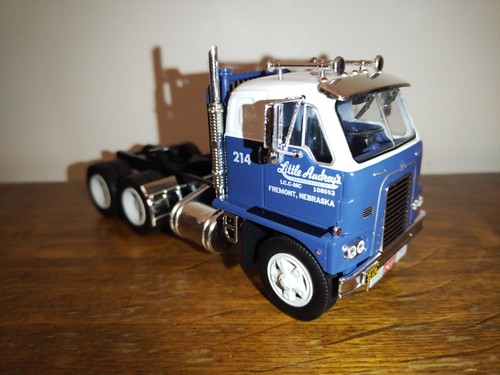 Semi remorque - 1/43,