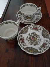 2 TASSES et 2 sous-tasses